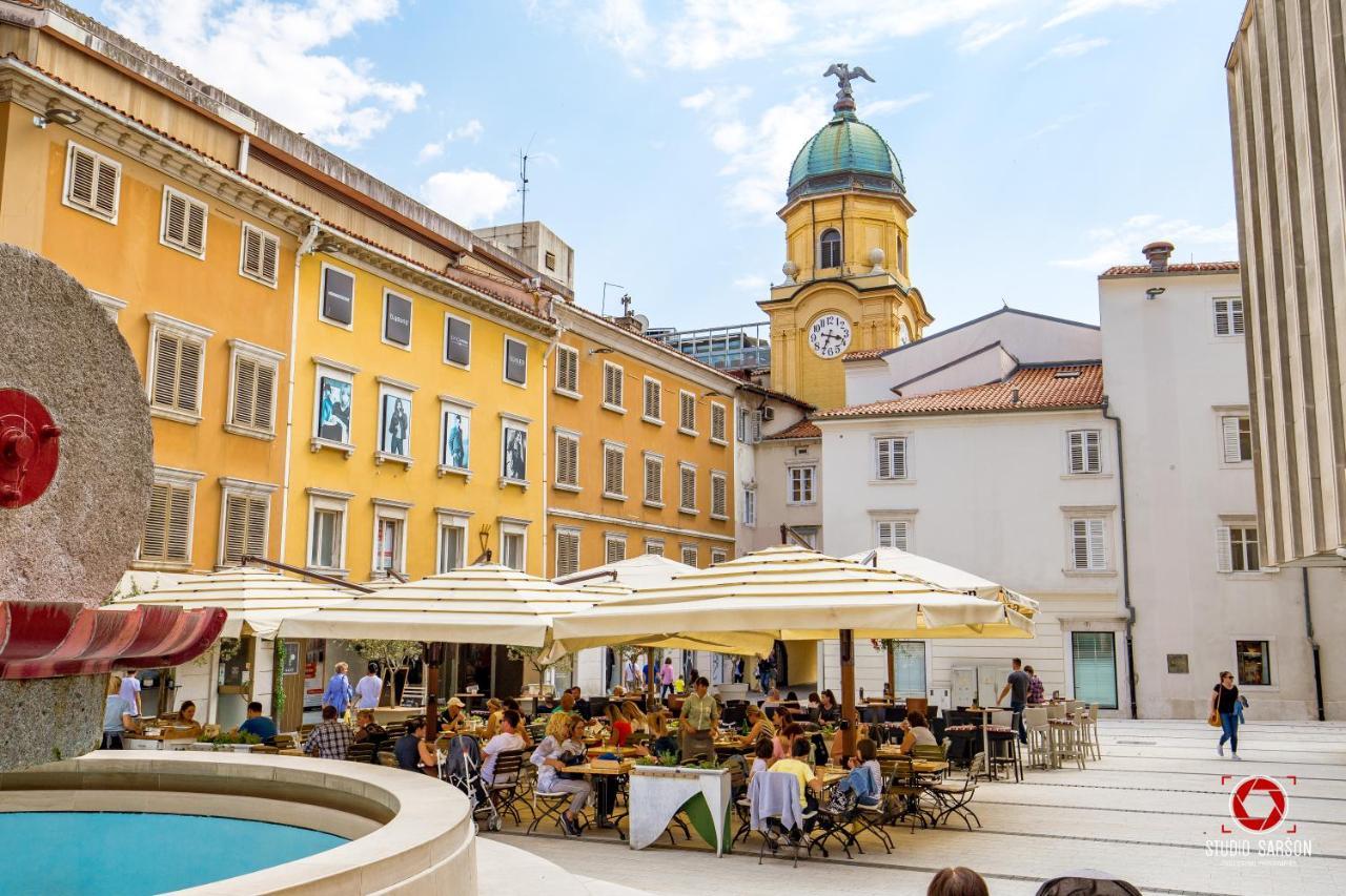 Deluxe Ploech Hotel Rijeka Exterior photo