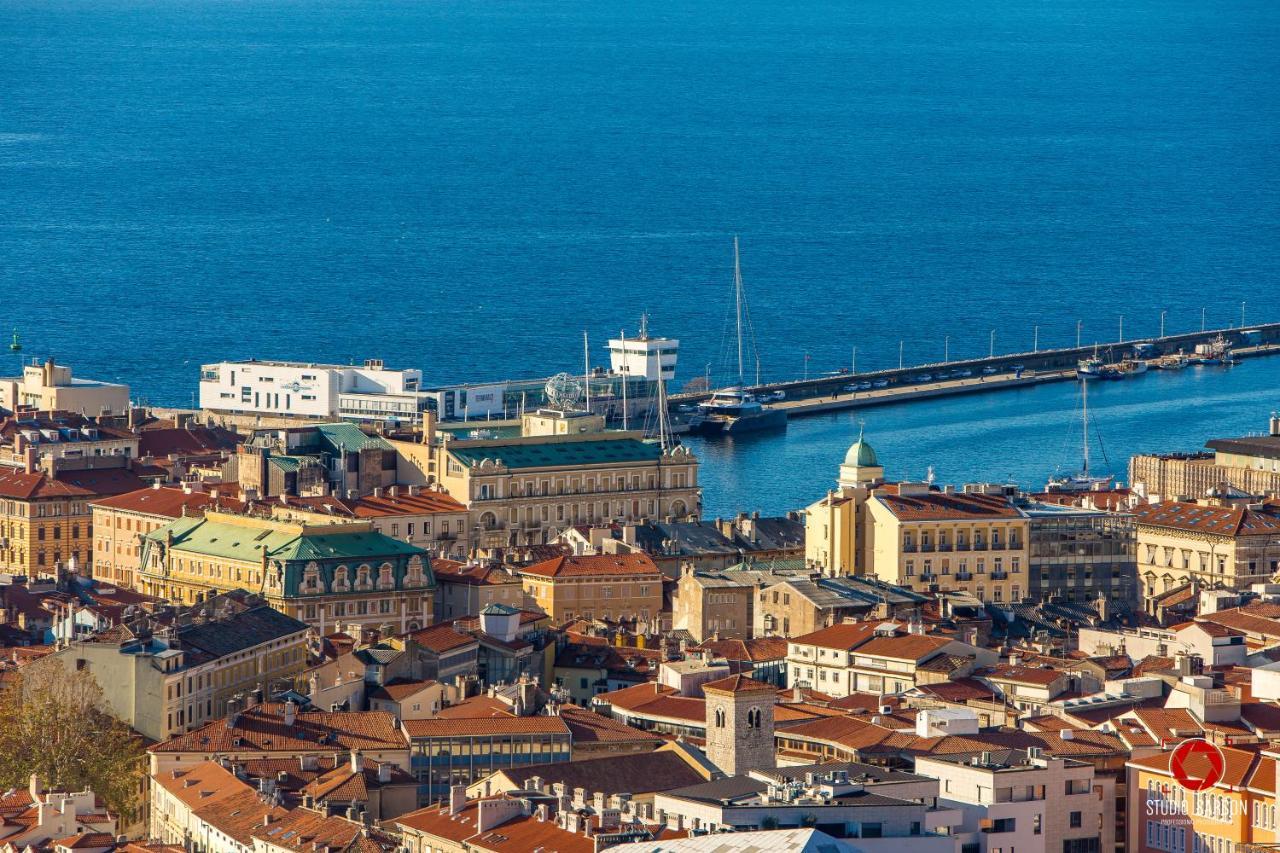 Deluxe Ploech Hotel Rijeka Exterior photo