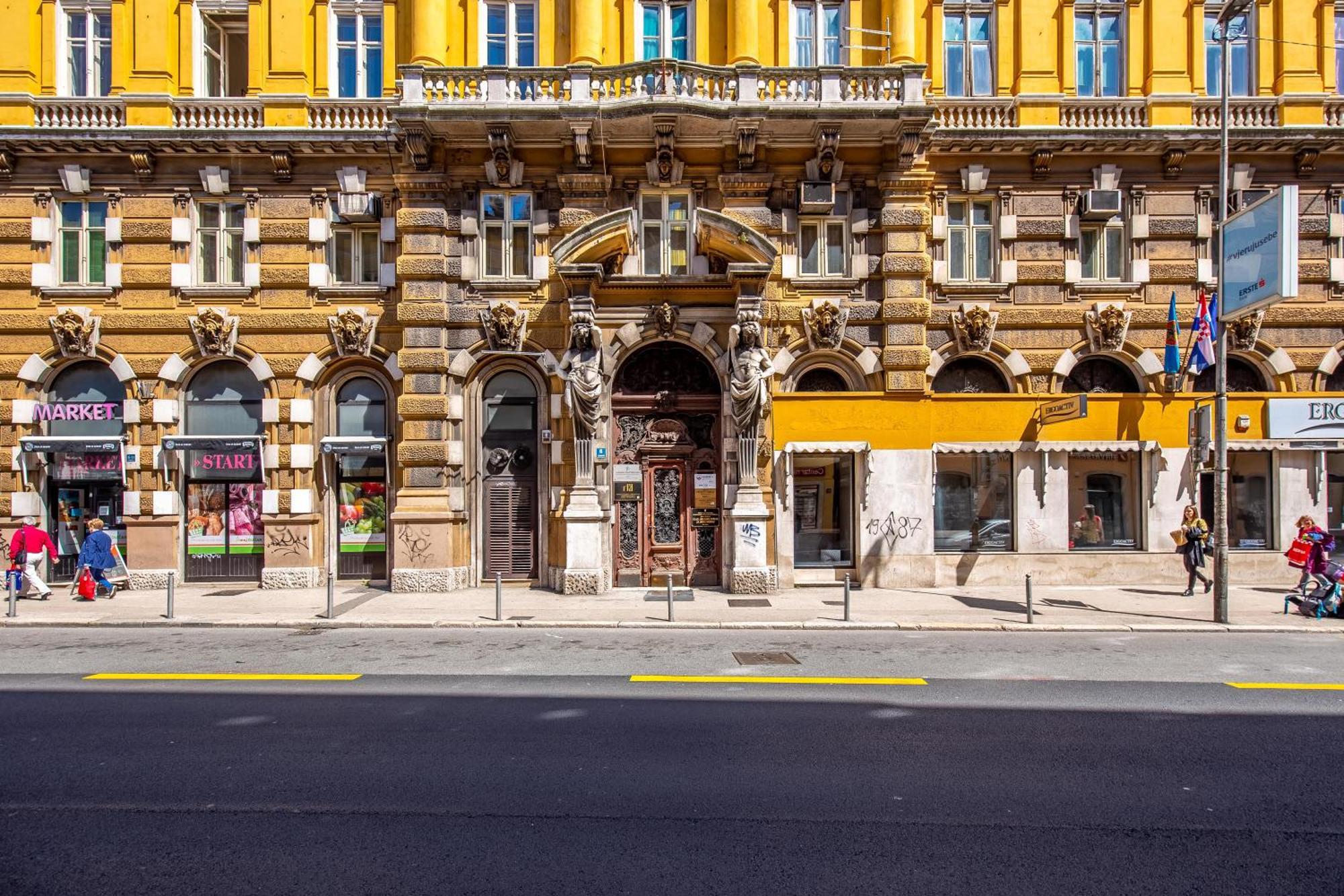 Deluxe Ploech Hotel Rijeka Exterior photo