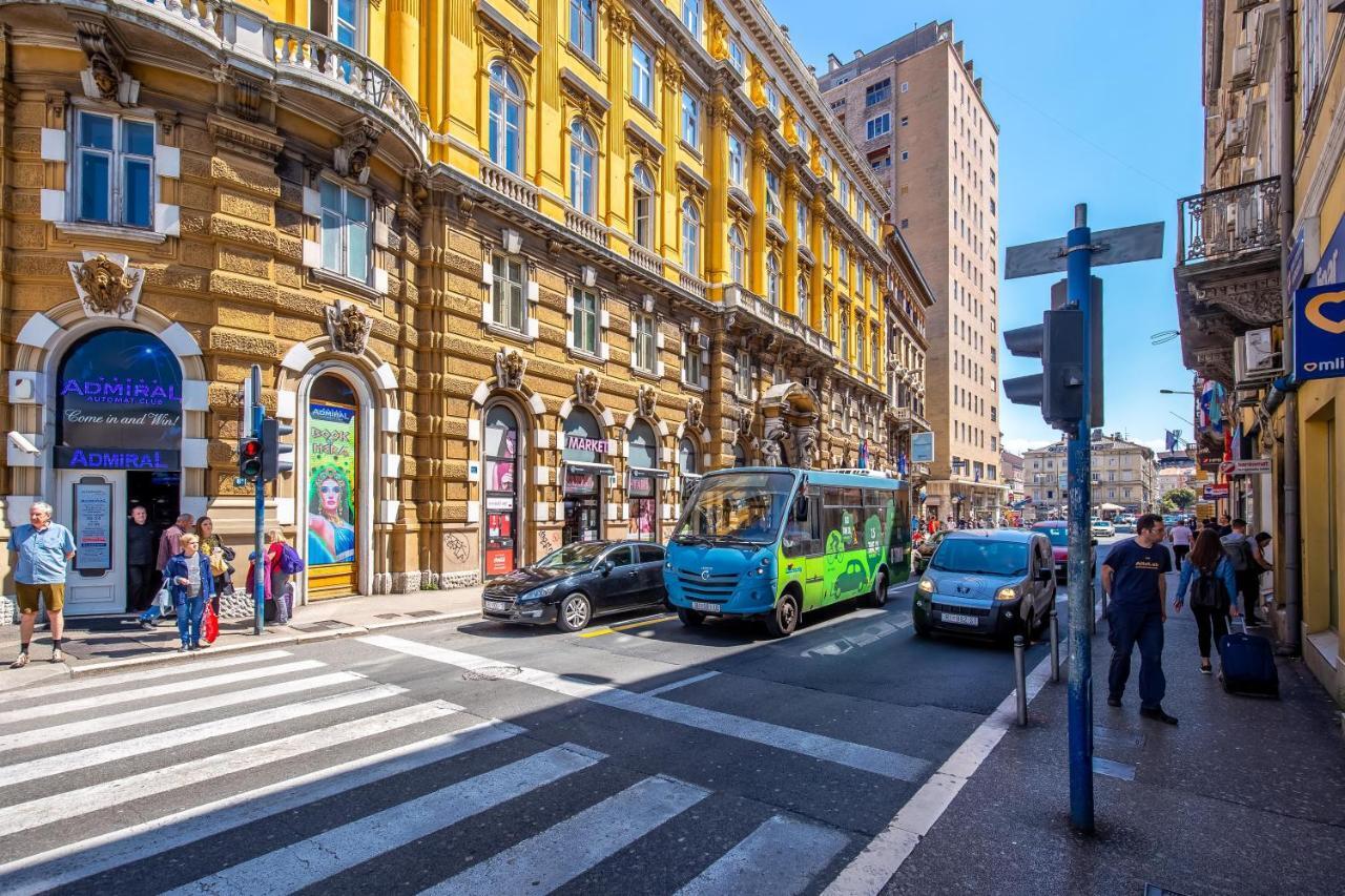 Deluxe Ploech Hotel Rijeka Exterior photo