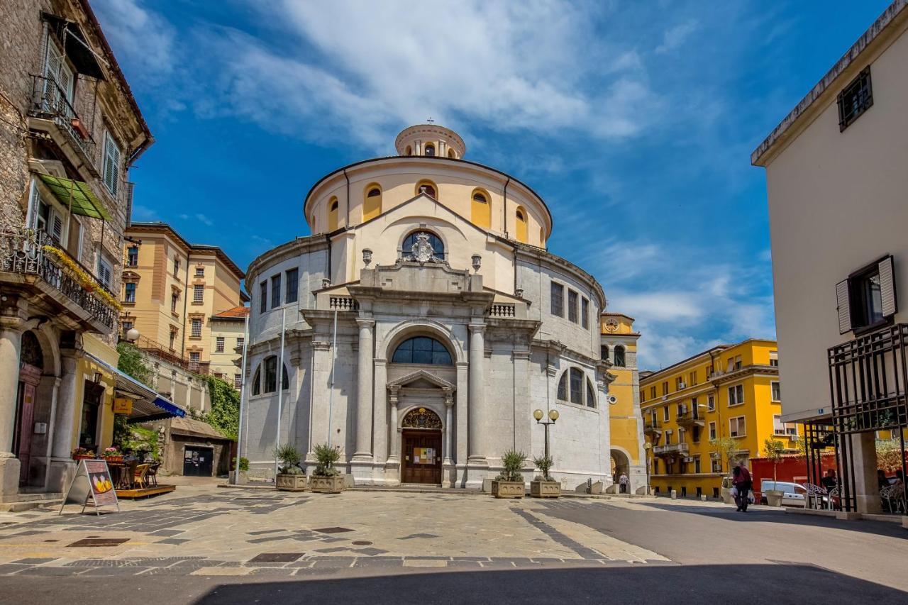 Deluxe Ploech Hotel Rijeka Exterior photo